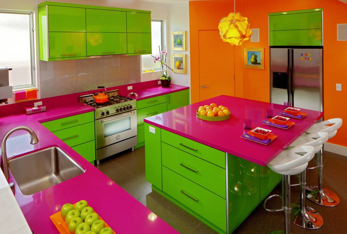 Цветовые решения в кухне: модные тренды 2023 года